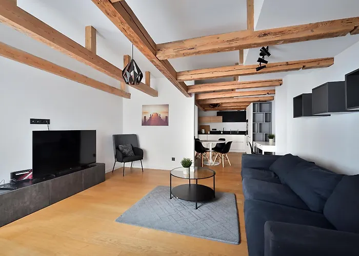 Modern & Central 2Bdrm Apartment